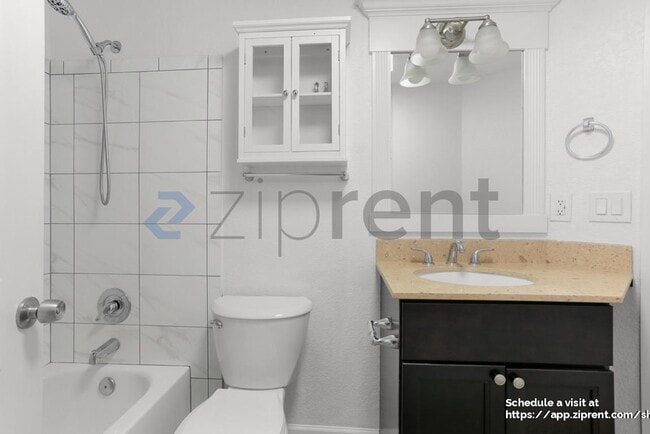 Building Photo - 9917 Holly Dr