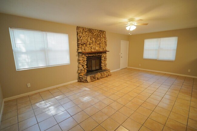 Building Photo - 2808 Southwood Dr