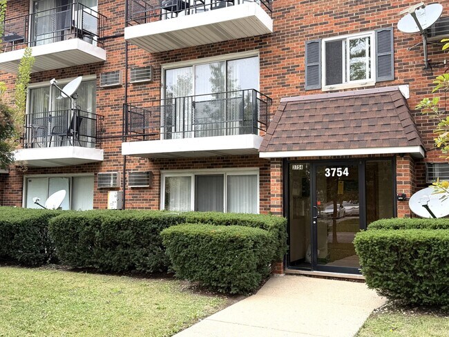 Building Photo - 3754 W 120th St