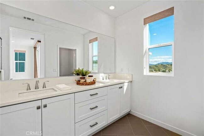 Master Bathroom 1 - 27457 Viero Pl