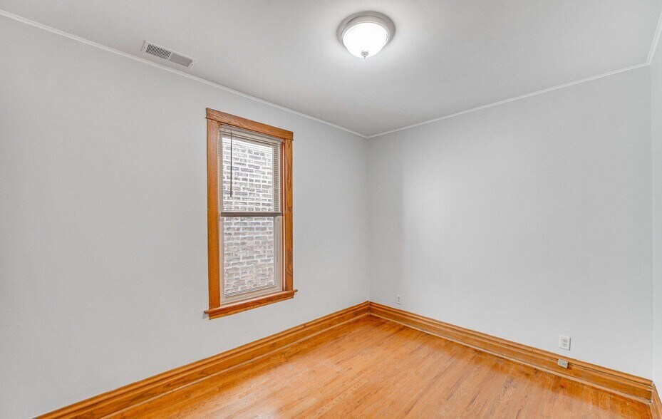 Building Photo - 3615 N Oakley Ave