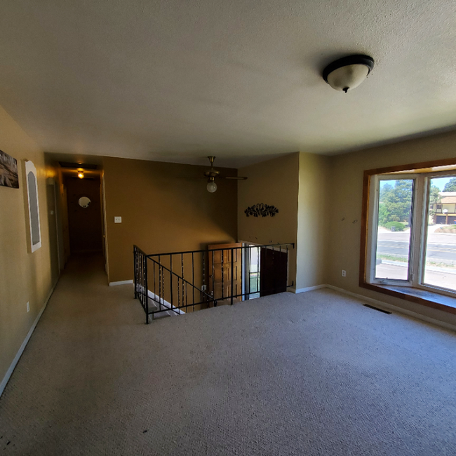 Building Photo - 3135 Vickers Dr