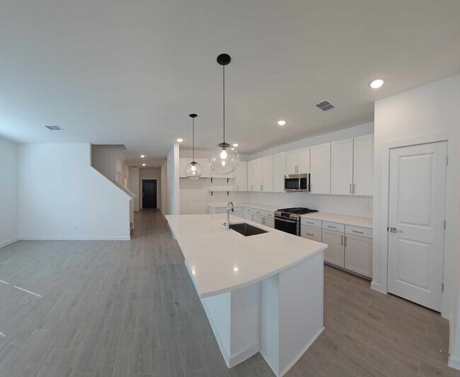 Building Photo - 8430 Bay Oaks Dr