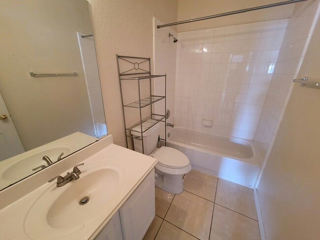 Building Photo - 1229 Tralee Ln