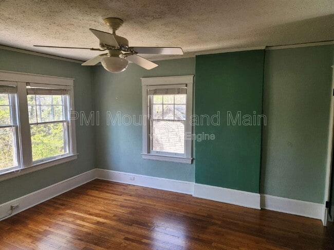 Building Photo - 39 Westover Dr