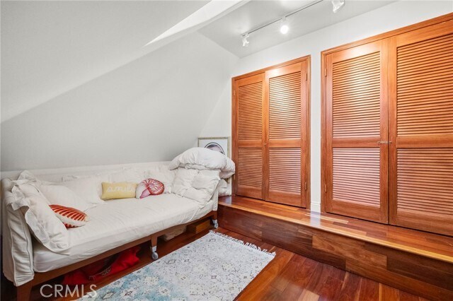 Building Photo - 486 Holly St