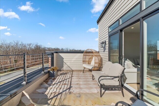 Building Photo - Stunning 4BR / 4.5BA End-Unit Townhome in Brambleton - Built in 2024!