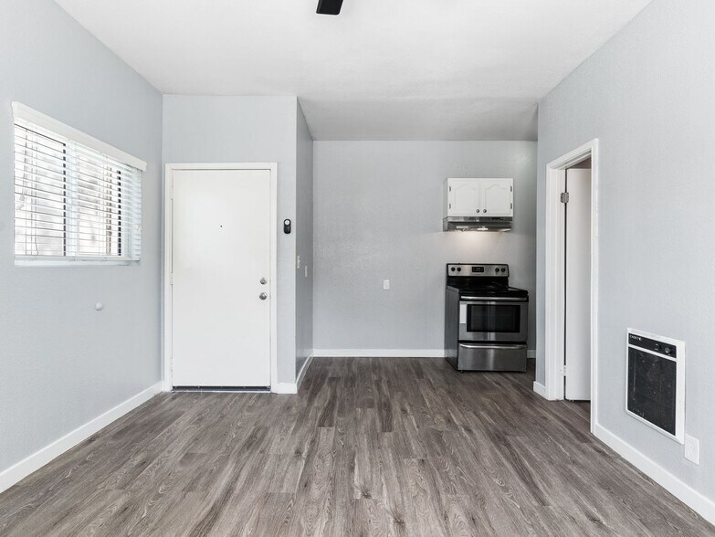 Building Photo - 2212 Myrtle Ave