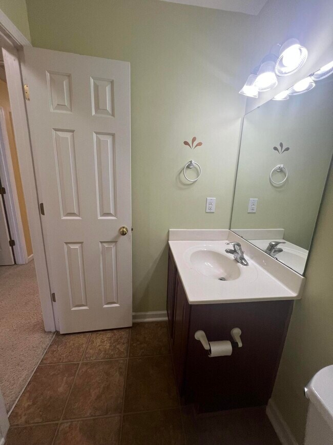 Building Photo - 565 Batty Way