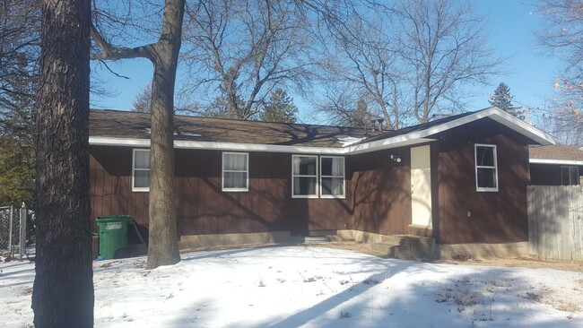 Building Photo - 2 Bedroom Duplex