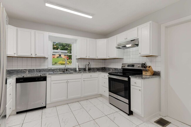 Building Photo - Charming 1950's Ranch w/ Modern Upgrades a...