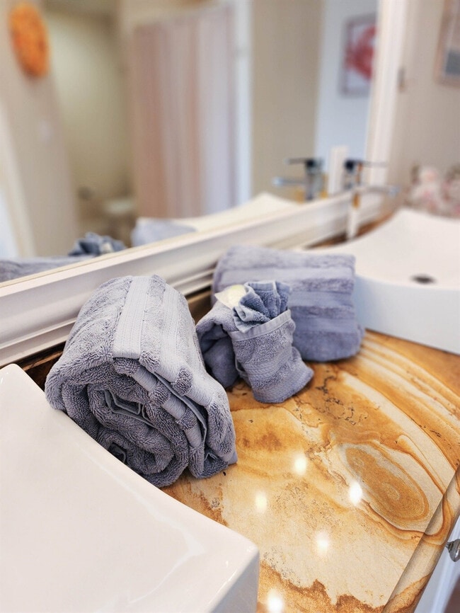 Building Photo - 16819 Front Beach Rd