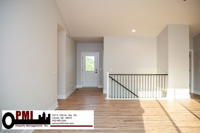 Building Photo - 5 Bedroom 3 bath, beautiful home in North ...