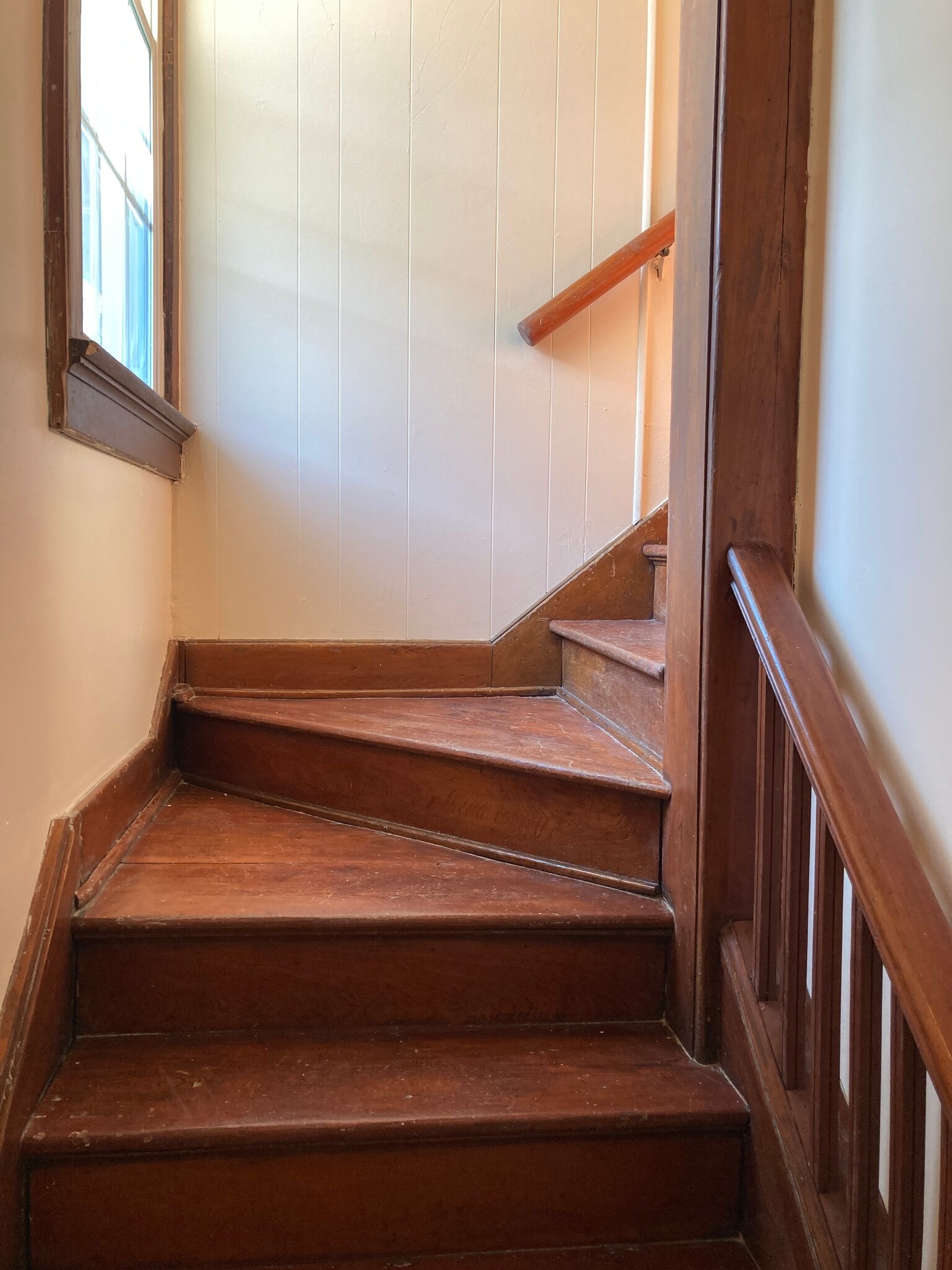 Stair bottom - 4320 Jena St