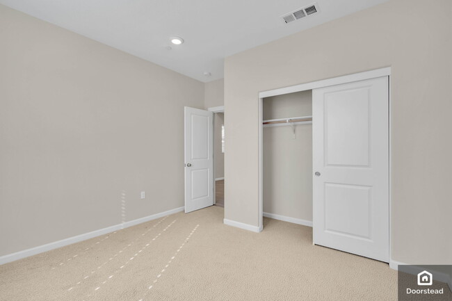 Building Photo - 5587 Saddle Rock Ln