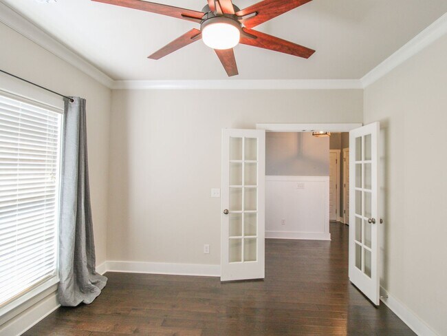 Building Photo - Great Location near Edgewater and Toyota F...