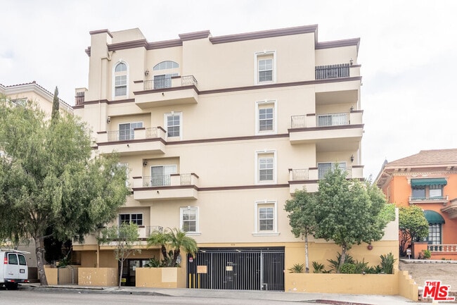 Building Photo - 616 S Wilton Pl
