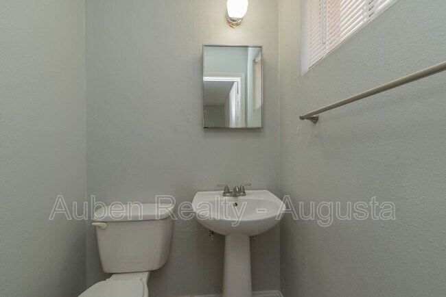 Building Photo - 1514 Bleakley St