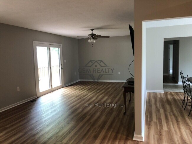 Building Photo - 206 Fairway Cir