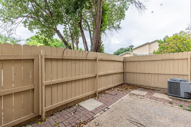 Building Photo - 9524 Quail Village Ln