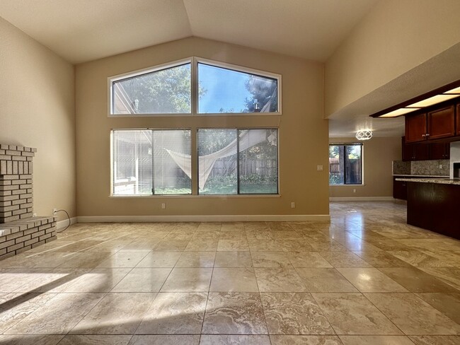 Building Photo - Beautiful 4 Bedroom Single Story For Rent in Gold River!