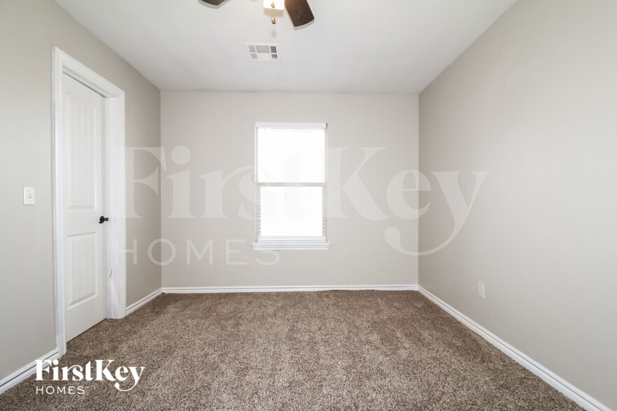 Building Photo - 1705 Northwest 193rd Circle