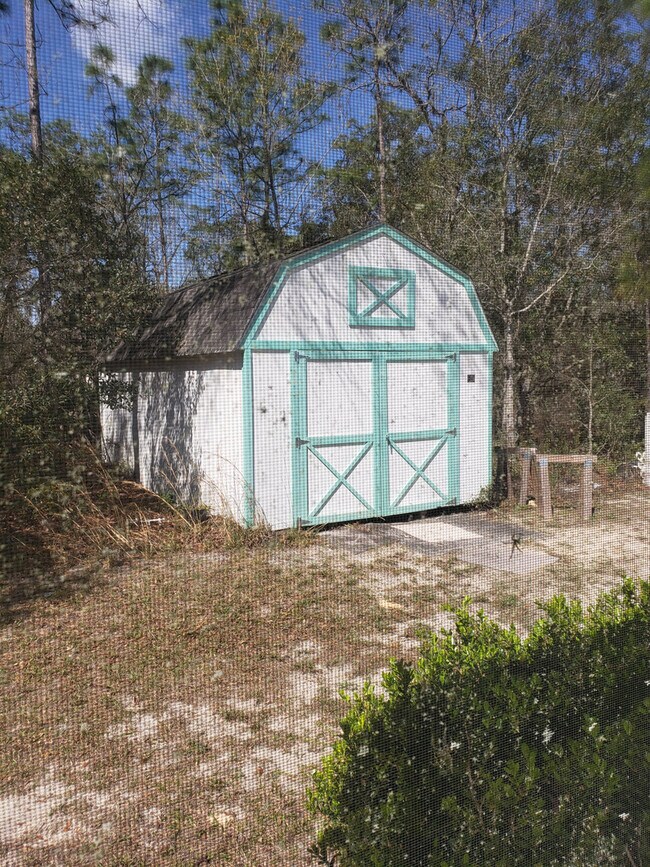 Building Photo - Lovely Pine Ridge Pool Home