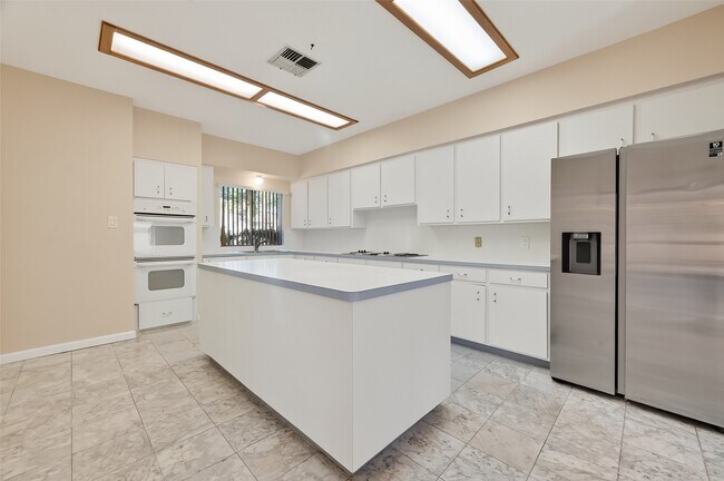 Building Photo - 1698 Creekside Dr