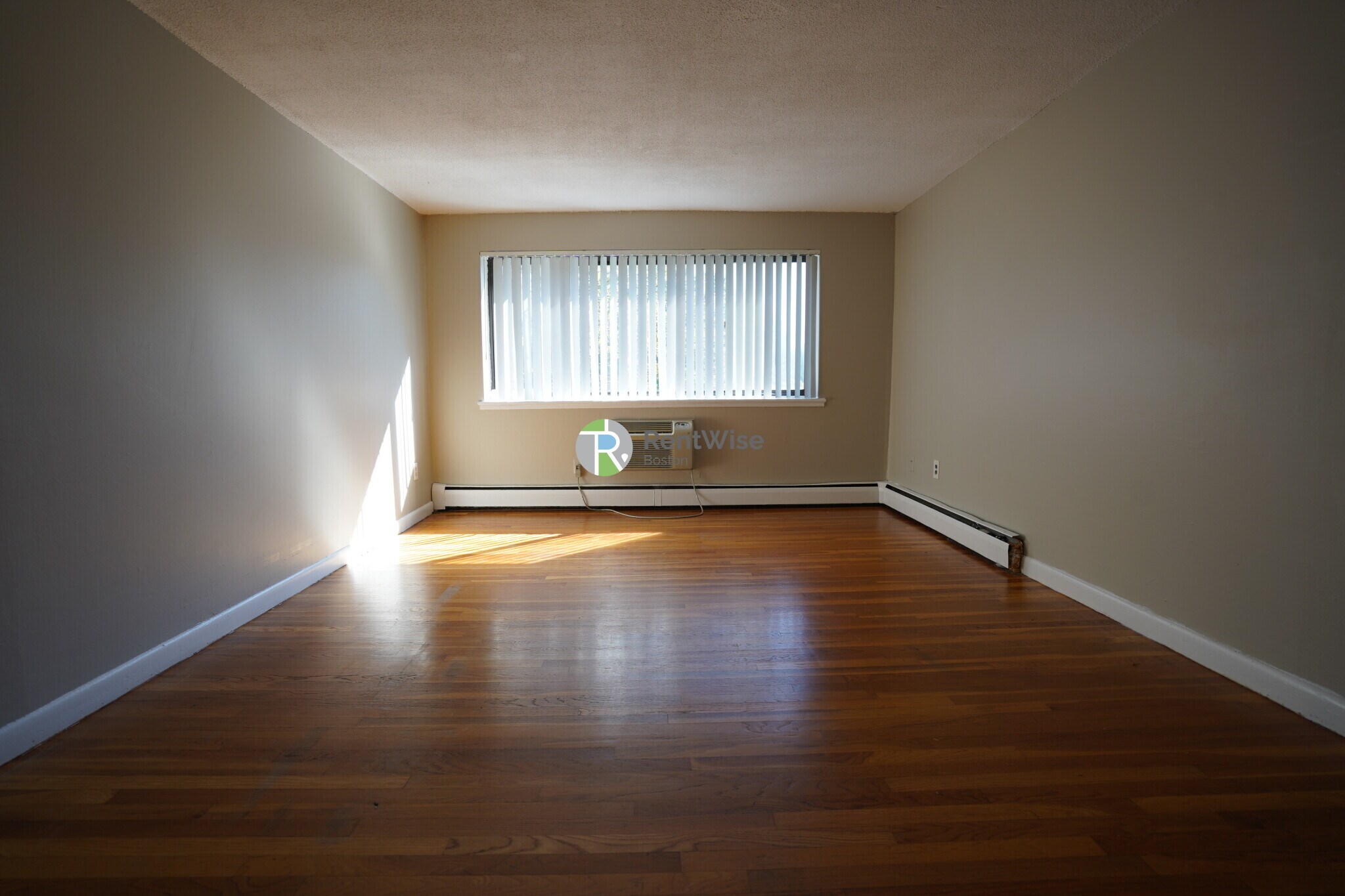 Building Photo - 122 Dustin St