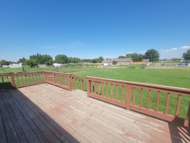 Building Photo - Horse Property with land in Finley/Kennewick