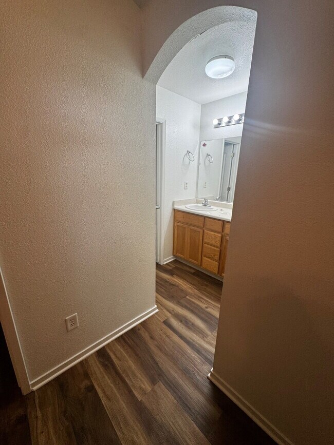 Building Photo - 3-bedroom, 2-bath home in the desirable Beachwood area of West Merced
