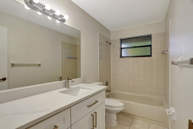 Building Photo - 9775 Riverside Dr