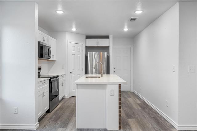 Building Photo - 2004 W 2nd Ave