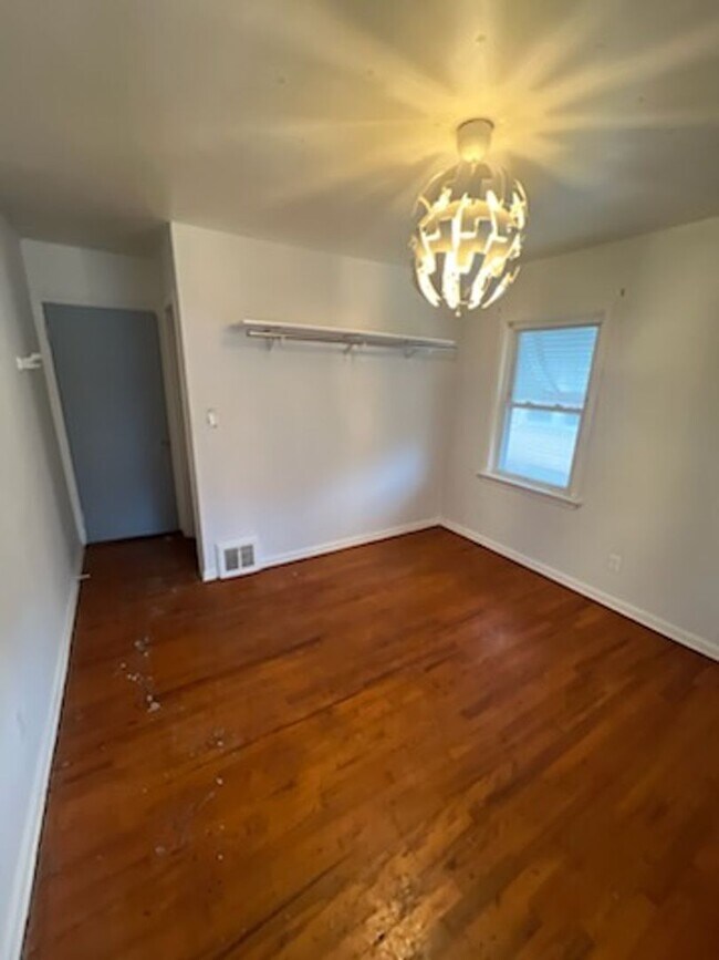 Building Photo - Spacious 3-Bedroom, 2-Bath Bungalow with G...