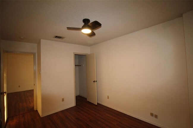 Building Photo - 8622 Piney Creek Bend