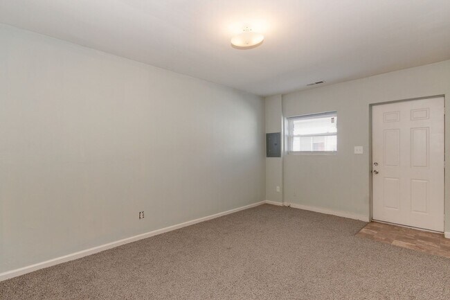 Building Photo - 1443 W 40th St