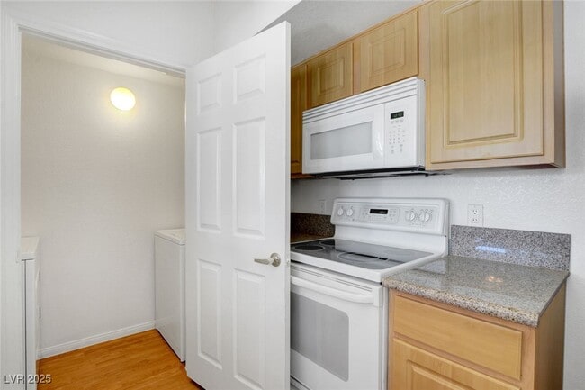 Building Photo - 6955 N Durango Dr