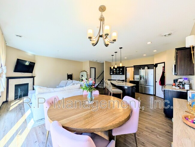 Building Photo - 5286 Greenwood Dr