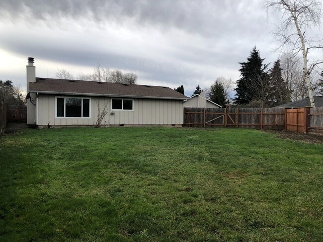 Building Photo - NW Eugene home in cul-de-sac with large yard!