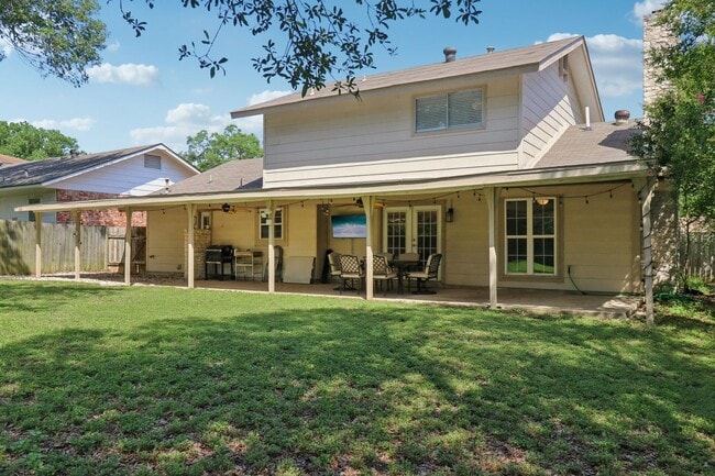 Building Photo - Beautifully Renovated Home with a Large Yard