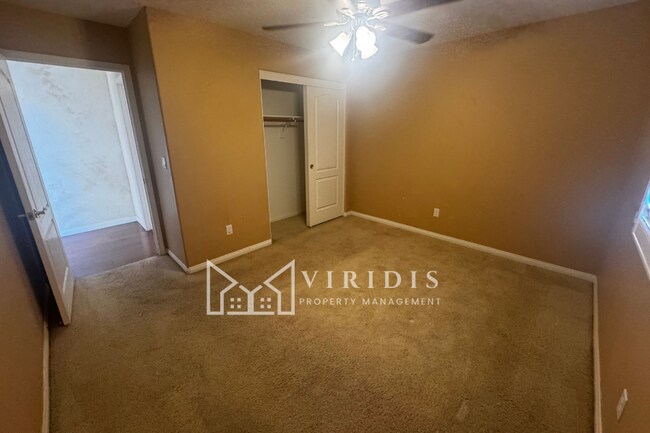 Building Photo - 9800 Cabbage Rose Ave