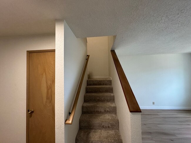 Building Photo - 1041/A/