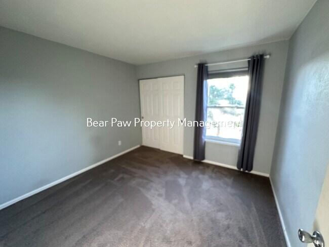 Building Photo - Spacious 3-Bed, 3-Bath Gem in Arvada!"