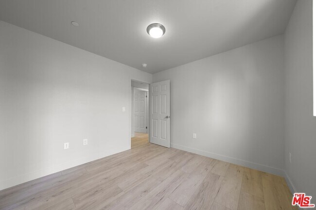 Building Photo - 236 W 84th Pl