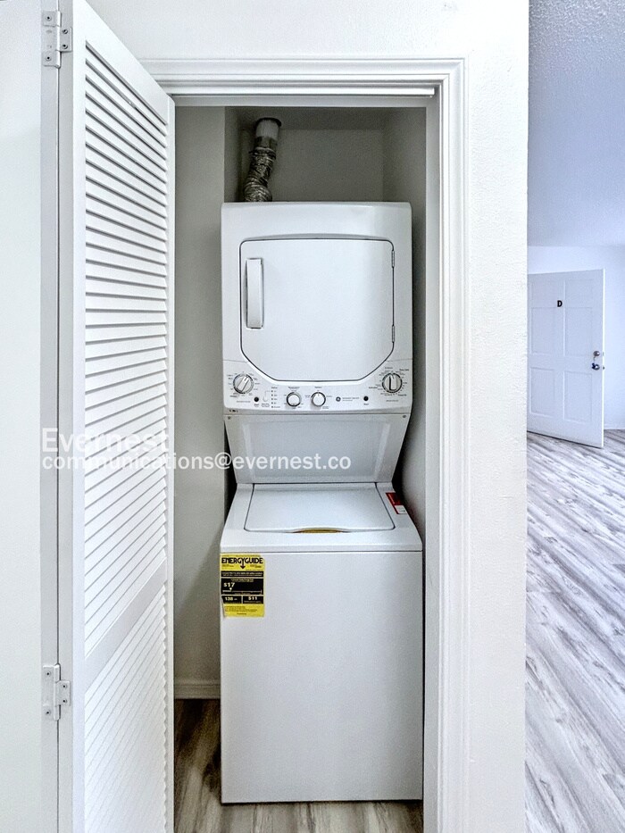 Building Photo - 1120 Yuma St