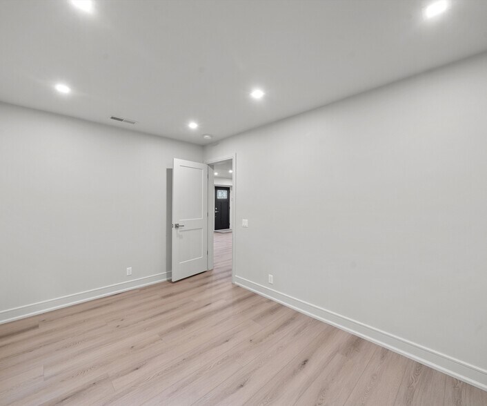 Building Photo - 462 East St
