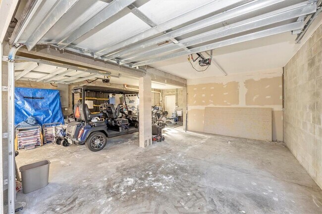 Building Photo - 907 Riviera St