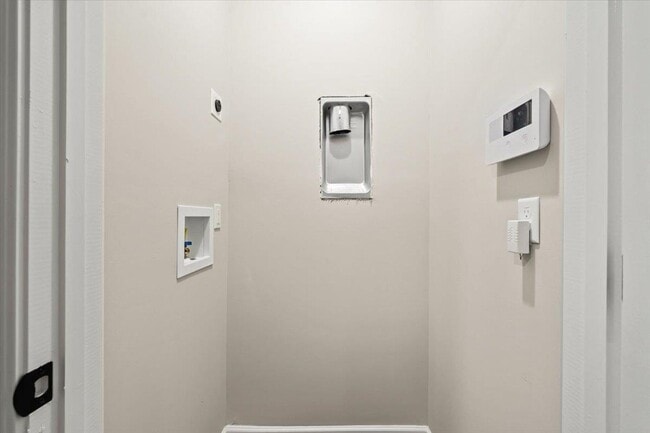 Building Photo - 2845 Yale Ave