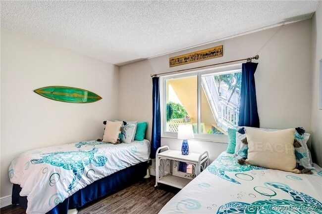 Building Photo - 5563 NE Gulfstream Way