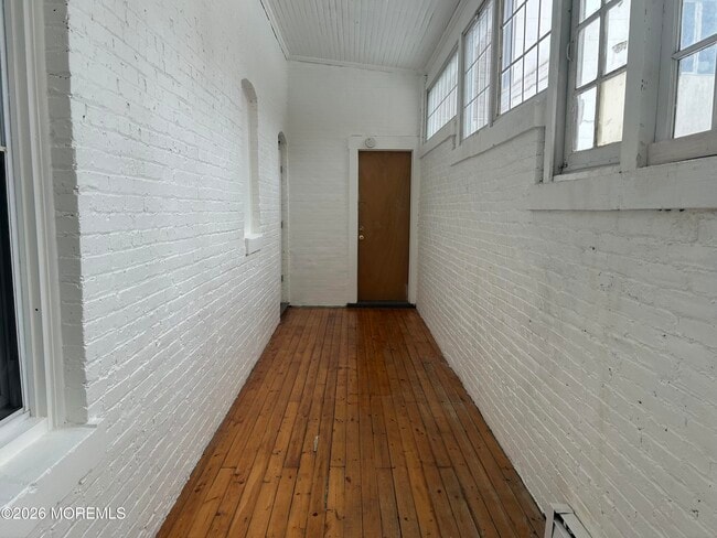 Building Photo - 513 Bangs Ave